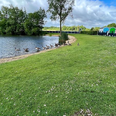 Wildflower, Premium Plus Hot Tub Lodge South Cerney Eksteriør billede