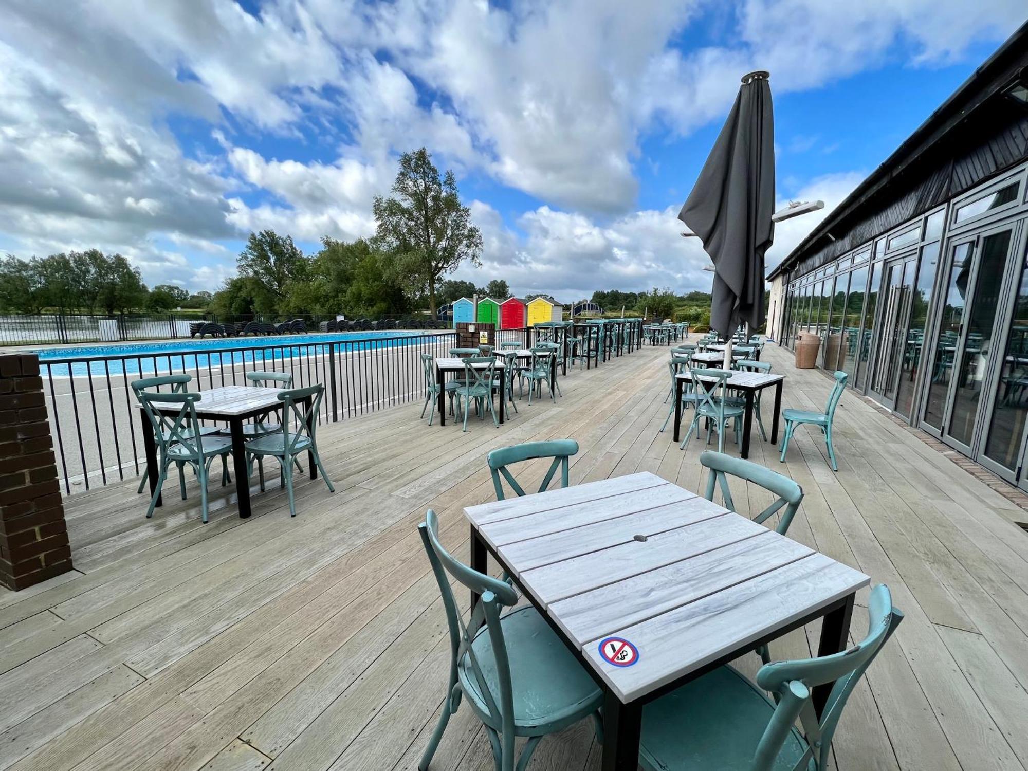 Wildflower, Premium Plus Hot Tub Lodge South Cerney Eksteriør billede