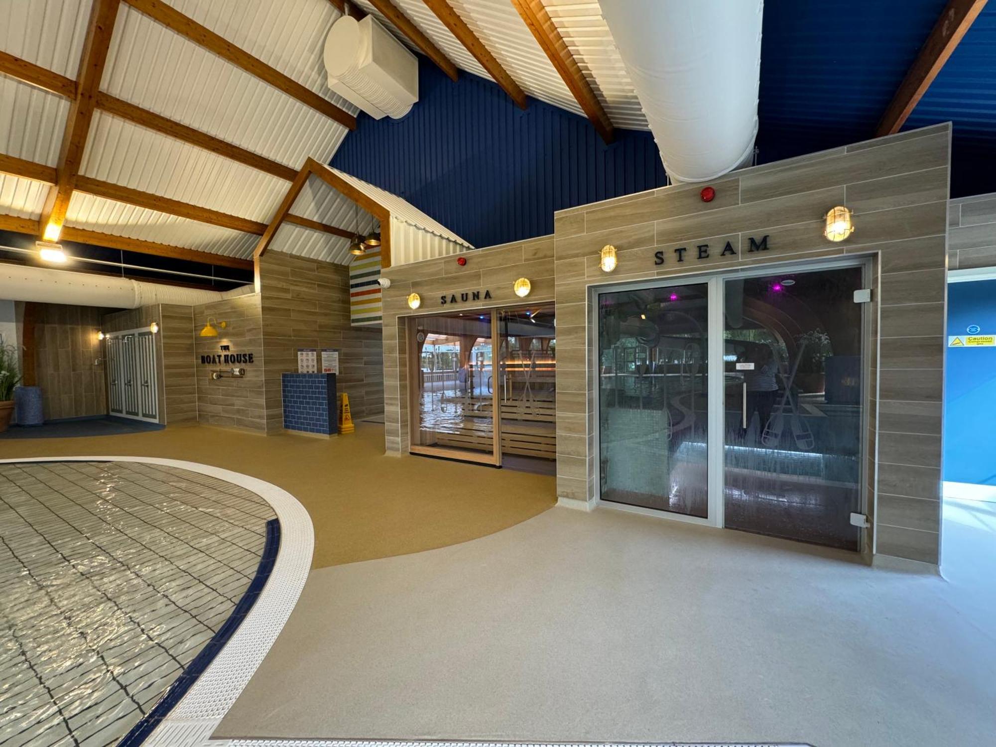 Wildflower, Premium Plus Hot Tub Lodge South Cerney Eksteriør billede